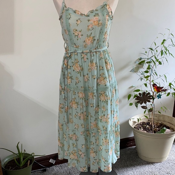 mine Dresses & Skirts - Mine Floral Midi Dress in Soft Green and Cream size small